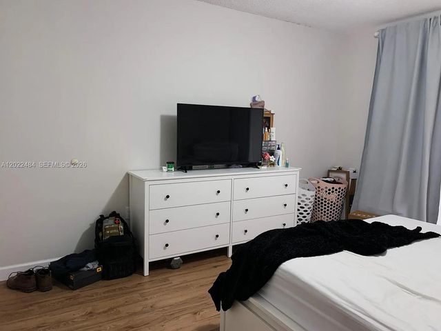 2775 W 52nd St 206, Hialeah, FL 33016