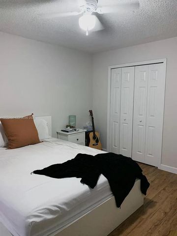 2775 W 52nd St 206, Hialeah, FL 33016