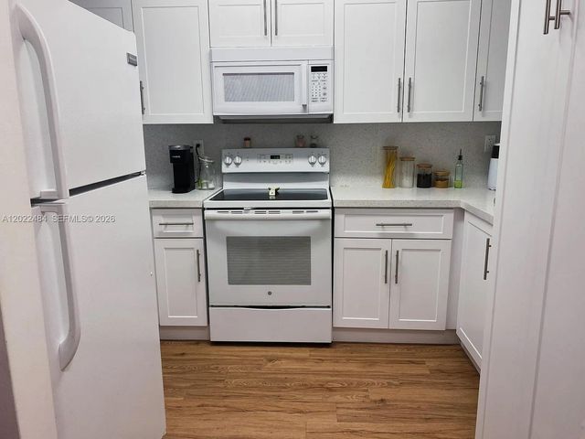 2775 W 52nd St 206, Hialeah, FL 33016