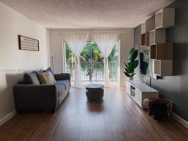 2775 W 52nd St 206, Hialeah, FL 33016