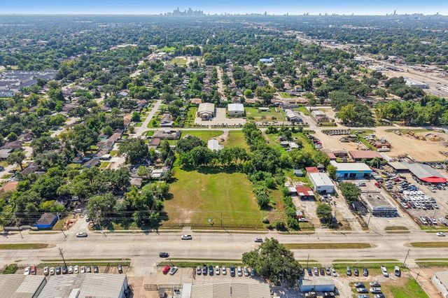 000 Little York Road, Houston, TX 77076