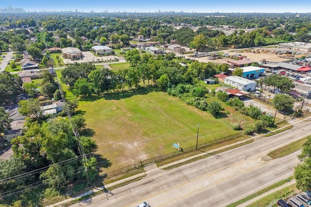 000 Little York Road, Houston, TX 77076