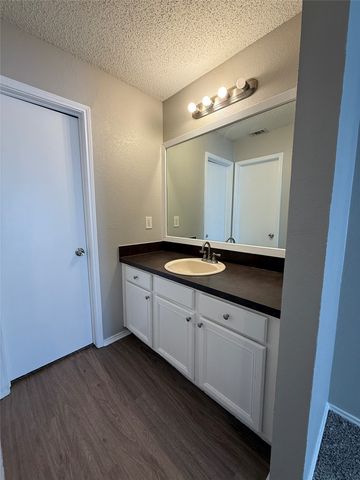 9636 Stonewood Drive, Dallas, TX 75227