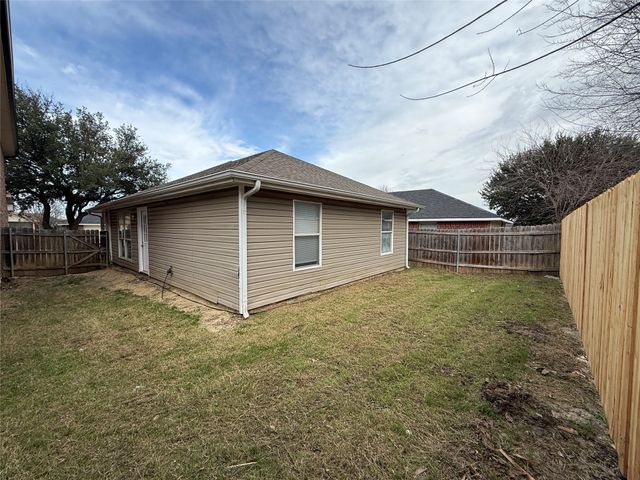 9636 Stonewood Drive, Dallas, TX 75227