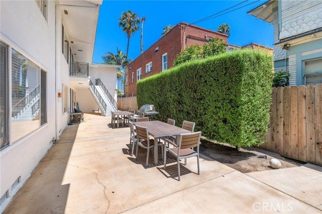 939 Pacific Avenue, Long Beach, CA 90813