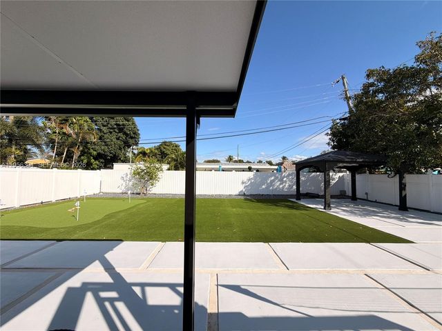 2340 SW 42nd Way, Fort Lauderdale, FL 33317