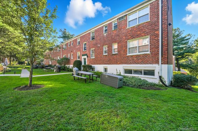 31 Fieldstone Drive D1, Hartsdale, NY 10530