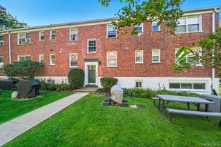 31 Fieldstone Drive D1, Hartsdale, NY 10530