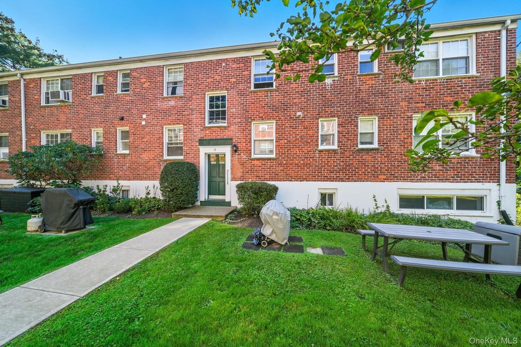 31 Fieldstone Drive D1, Hartsdale, NY 10530