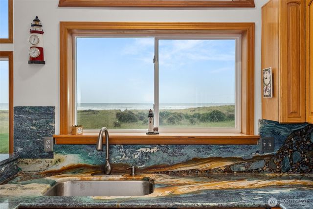 1981 Grey Gull Lane S, Westport, WA 98595