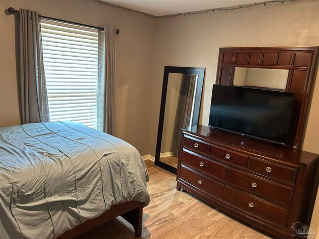 3869 Bay Wind Dr, Gulf Breeze, FL 32563