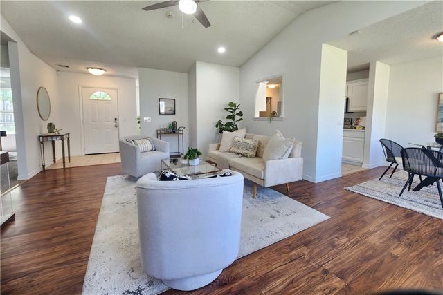 657 Frances Drive, Centerton, AR 72719