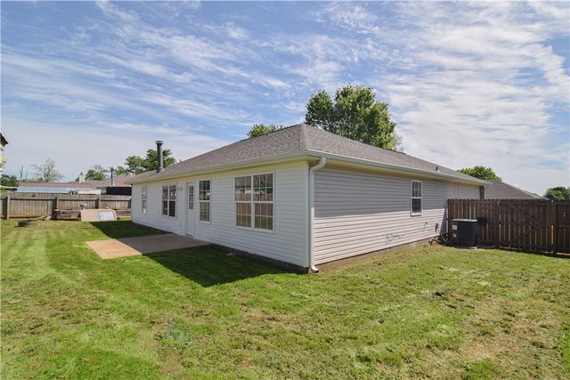 657 Frances Drive, Centerton, AR 72719