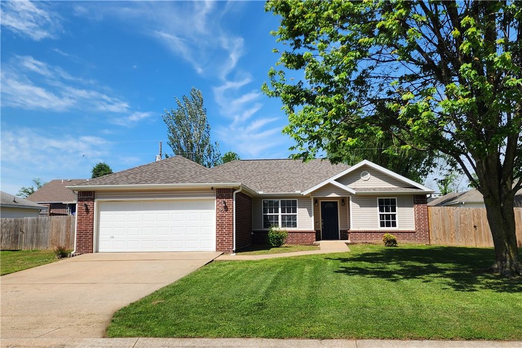 657 Frances Drive, Centerton, AR 72719