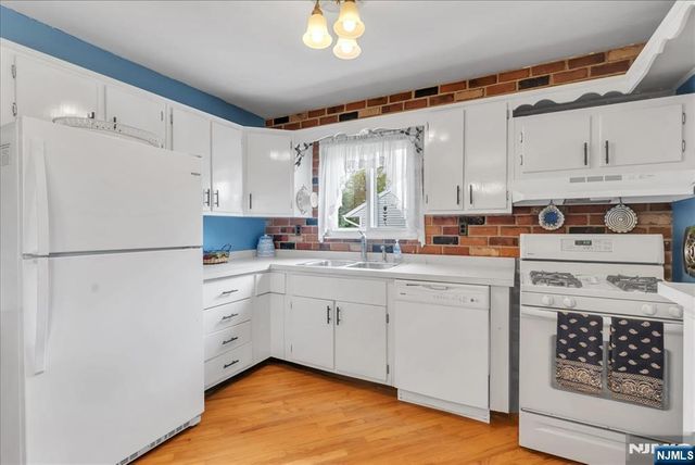 39 Post Brook Road, West Milford, NJ 07480