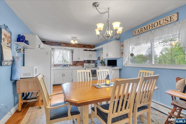 39 Post Brook Road, West Milford, NJ 07480