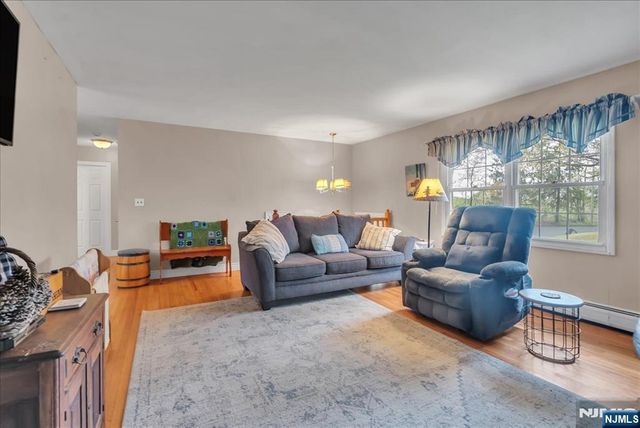 39 Post Brook Road, West Milford, NJ 07480