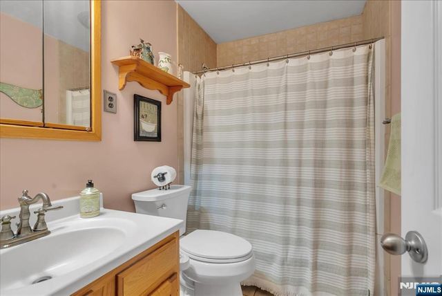 39 Post Brook Road, West Milford, NJ 07480
