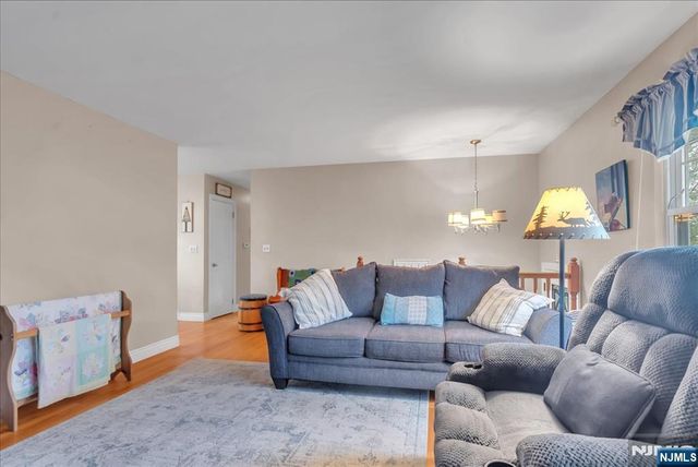 39 Post Brook Road, West Milford, NJ 07480