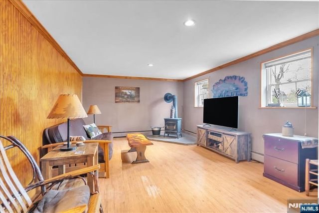 39 Post Brook Road, West Milford, NJ 07480