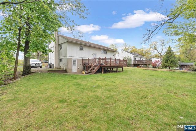 39 Post Brook Road, West Milford, NJ 07480