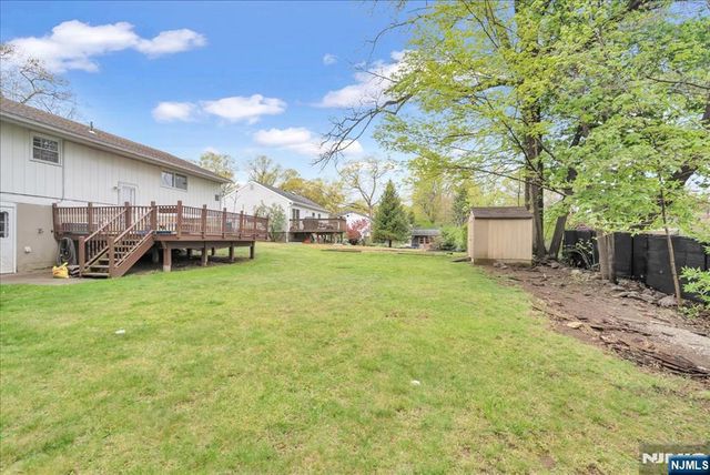 39 Post Brook Road, West Milford, NJ 07480