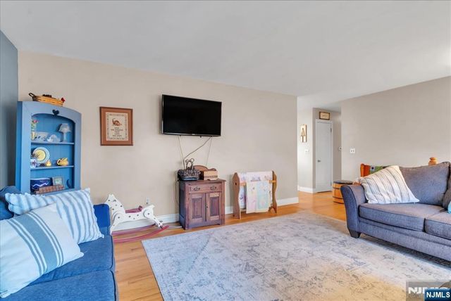 39 Post Brook Road, West Milford, NJ 07480