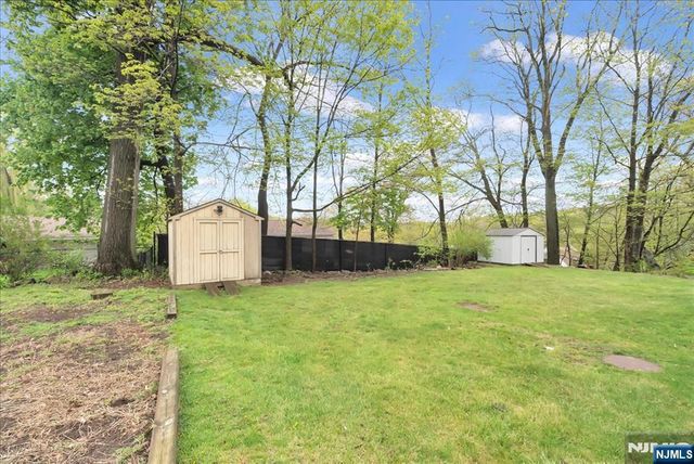 39 Post Brook Road, West Milford, NJ 07480