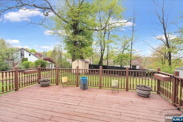 39 Post Brook Road, West Milford, NJ 07480