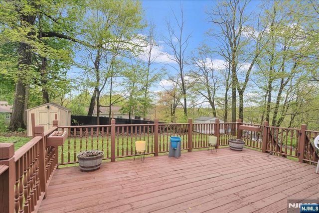 39 Post Brook Road, West Milford, NJ 07480