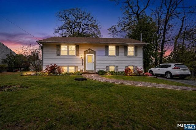 39 Post Brook Road, West Milford, NJ 07480