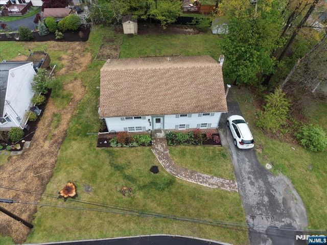 39 Post Brook Road, West Milford, NJ 07480