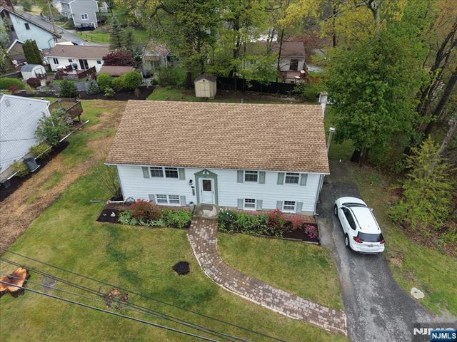 39 Post Brook Road, West Milford, NJ 07480