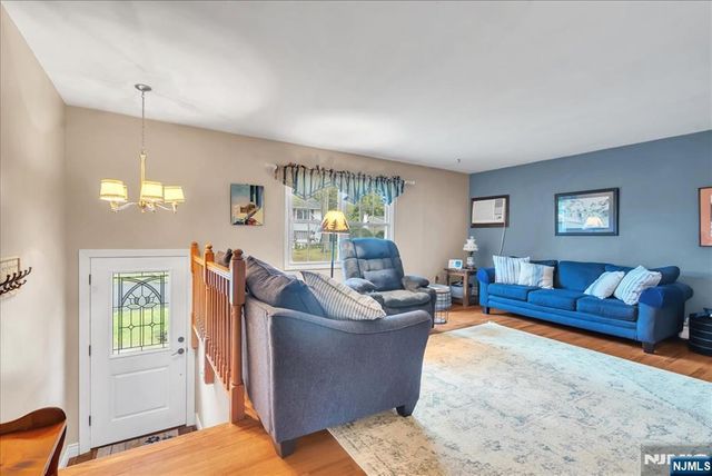 39 Post Brook Road, West Milford, NJ 07480