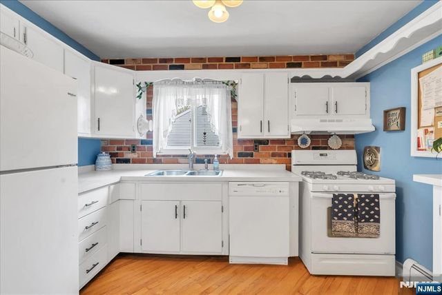 39 Post Brook Road, West Milford, NJ 07480