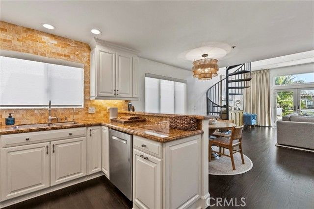 720 Manhattan Beach, Manhattan Beach, CA 90266