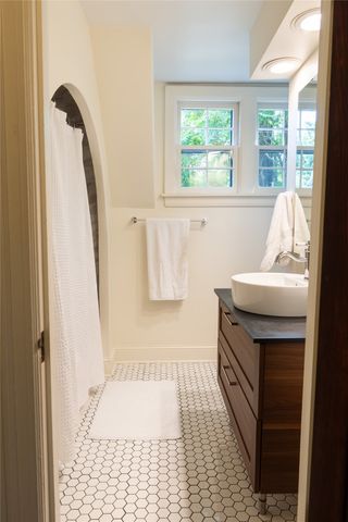 3931 Maquoketa Drive, Des Moines, IA 50311