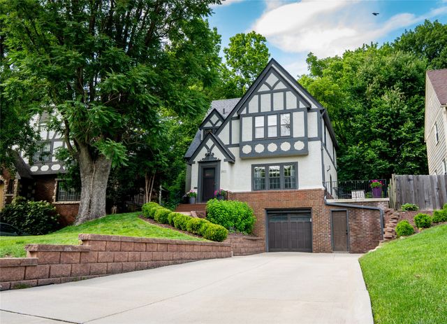 3931 Maquoketa Drive, Des Moines, IA 50311