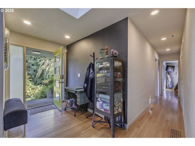 10980 Sw POLSKY Rd, Beaverton, OR 97005