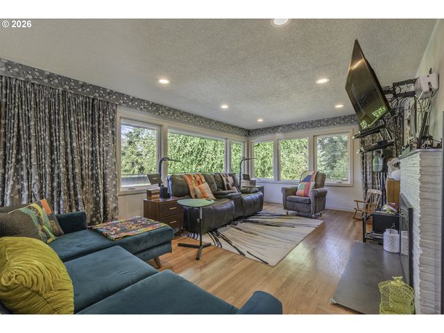 10980 Sw POLSKY Rd, Beaverton, OR 97005