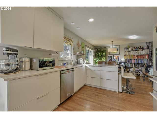 10980 Sw POLSKY Rd, Beaverton, OR 97005