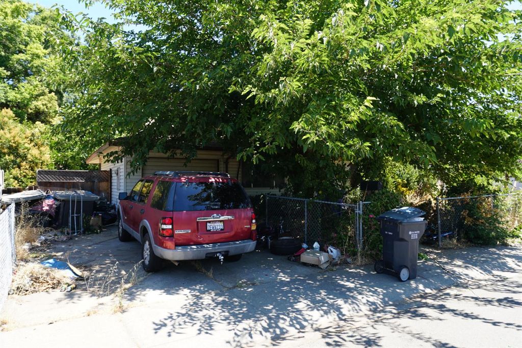 Image 2 of property listing at 105 Kent, Galt, CA 95632