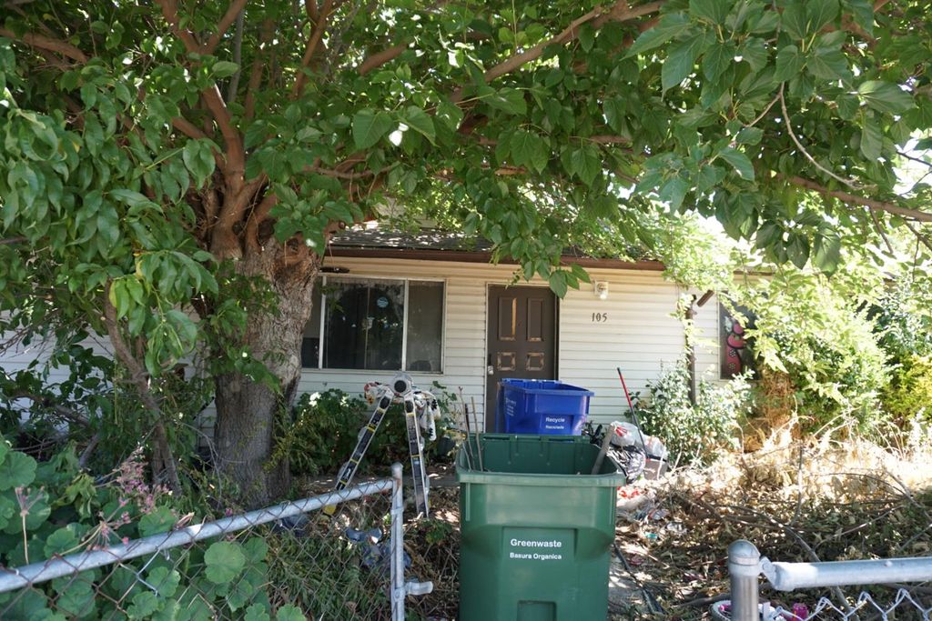 Image 3 of property listing at 105 Kent, Galt, CA 95632