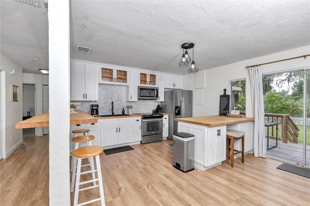 1302 SE SANCHEZ AVENUE, Ocala, FL 34471