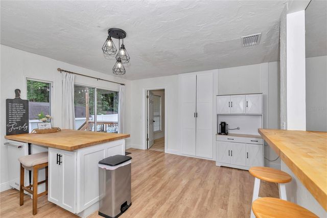 1302 SE SANCHEZ AVENUE, Ocala, FL 34471