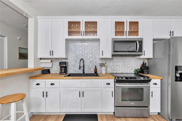 1302 SE SANCHEZ AVENUE, Ocala, FL 34471