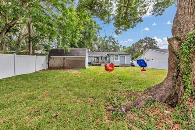 1302 SE SANCHEZ AVENUE, Ocala, FL 34471
