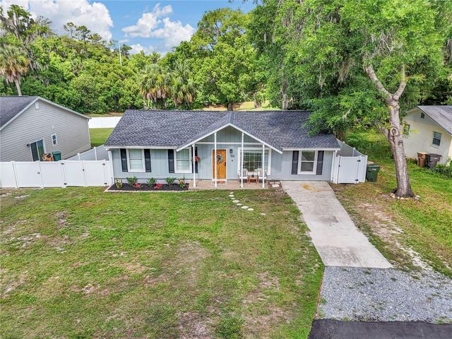 1302 SE SANCHEZ AVENUE, Ocala, FL 34471