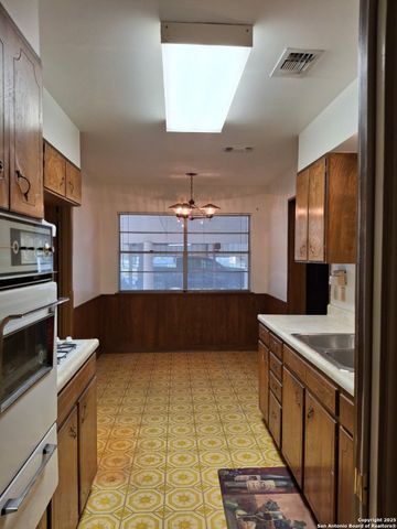 3601 Vinecrest, Kirby, TX 78219