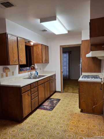 3601 Vinecrest, Kirby, TX 78219